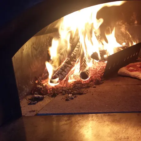 Forno a lenha aceso